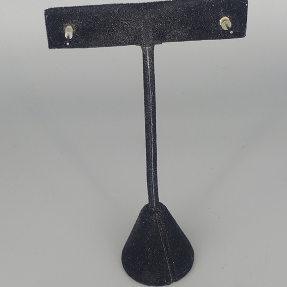 Pearl Bracelet and Earring Studs Set - Picture 4 of 9